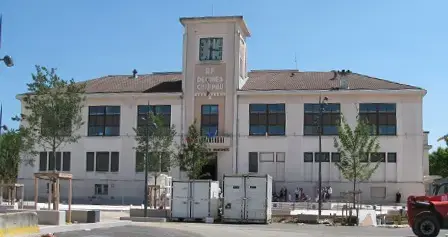 Monte Escalier 69 Monte escalier Décines-Charpieu